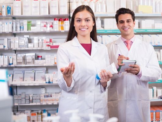 How to Become a Pharmacy Tech